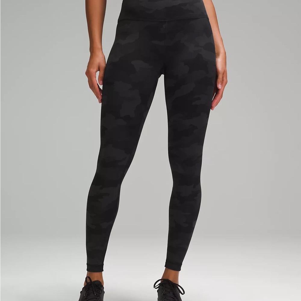 NWT Lululemon Black Camo SZ 6 Swift Speed Leggings